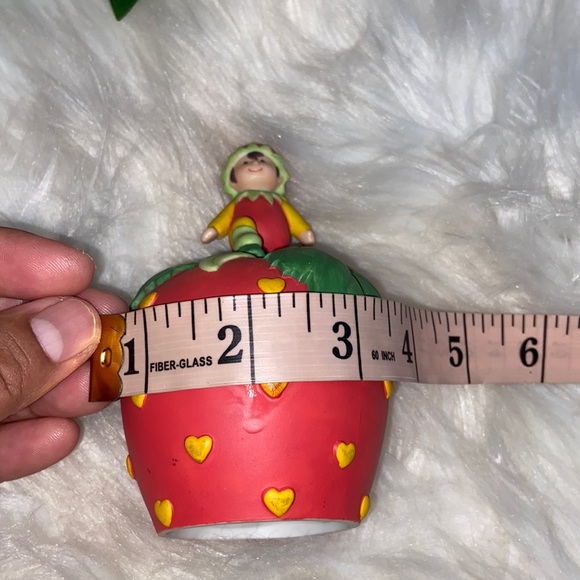 Avon Vintage Porcelain Bell Hearts Delight a Strawberry w/ an Elf Pixie 1993 - Picture 17 of 17